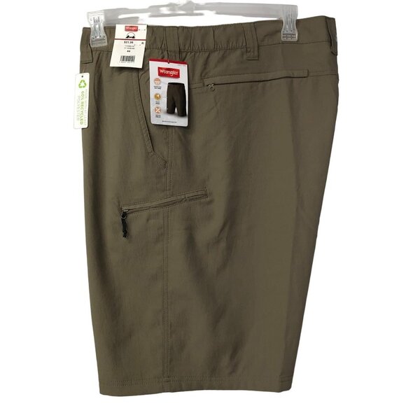 WRANGLER MENS PERFORMANCE RELAXED FIT SHORTS UPF 50 SIZE 44 NWT - Picture 1 of 5